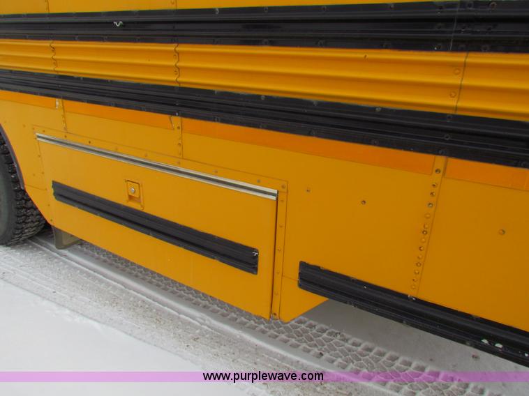 image for item AE9074 1998 International 3800 school bus