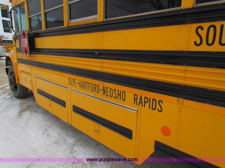 image for item AE9074 1998 International 3800 school bus