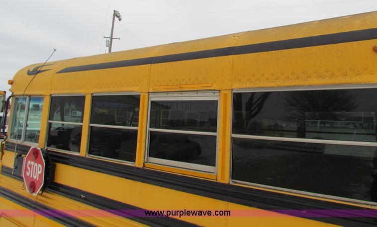 image for item AE9074 1998 International 3800 school bus