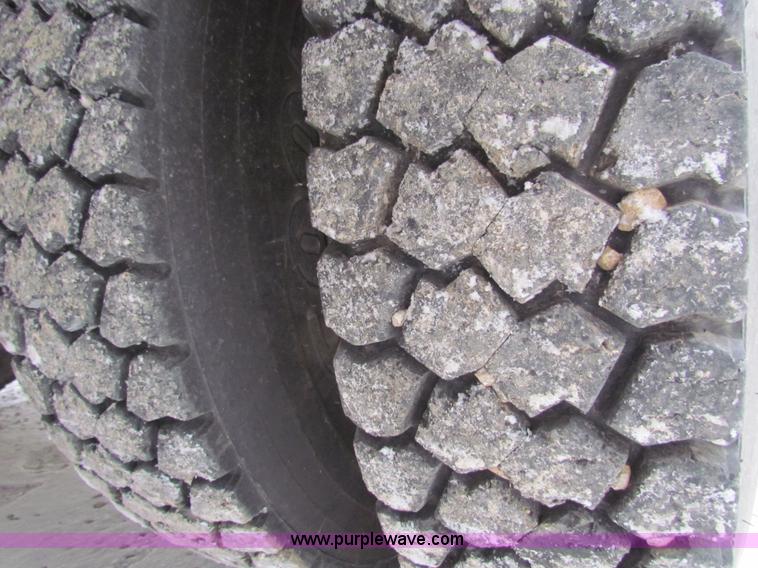 image for item AE9074 1998 International 3800 school bus