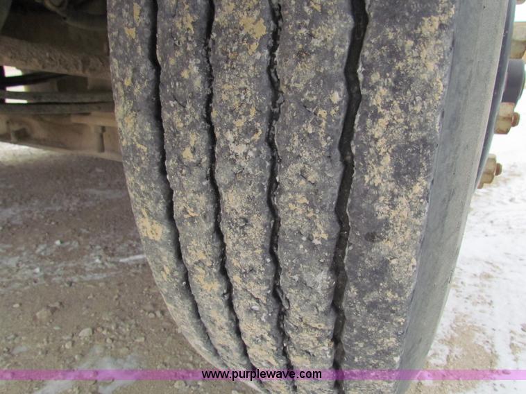 image for item AE9074 1998 International 3800 school bus