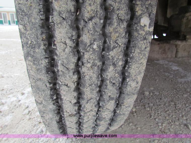 image for item AE9074 1998 International 3800 school bus