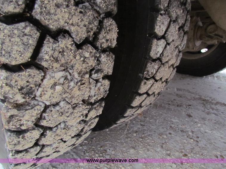 image for item AE9074 1998 International 3800 school bus