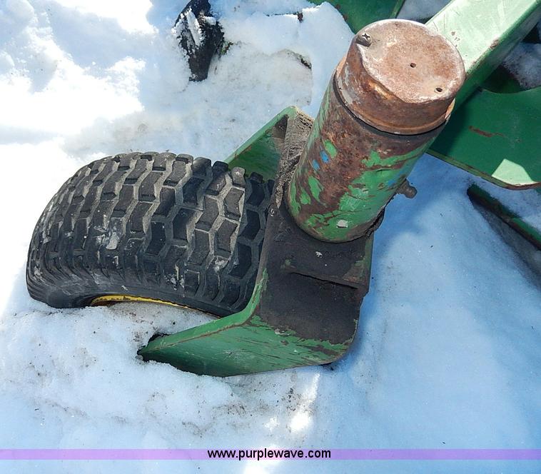 image for item AP9760 John Deere 757 Ztrak lawn mower