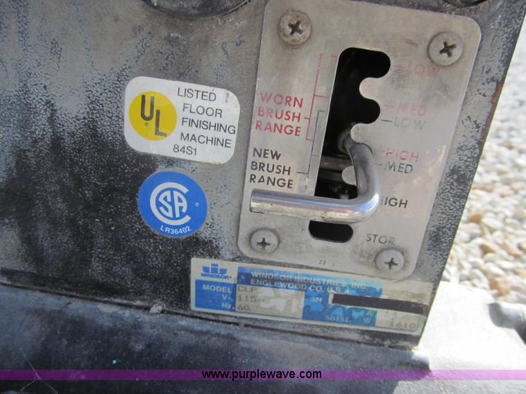 image for item AY9961 Assorted floor care equipment