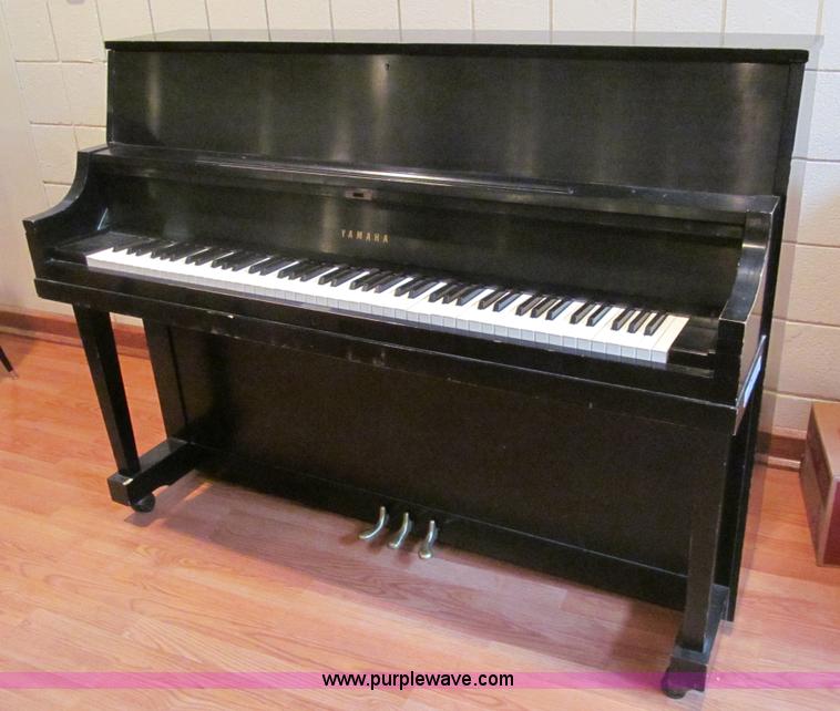 image for item AY9974 Yamaha studio piano