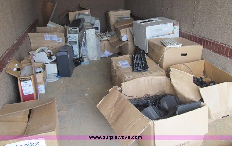 image for item AY9975 Assorted electronics