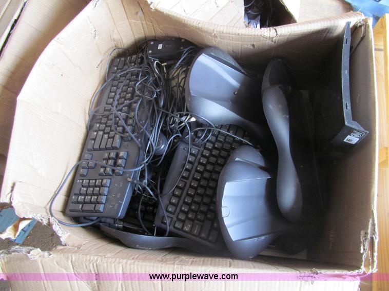 image for item AY9975 Assorted electronics