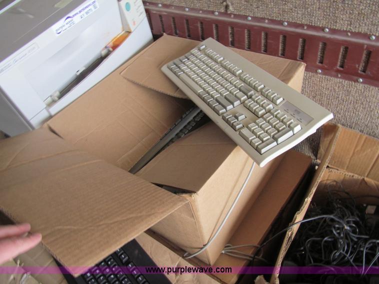 image for item AY9975 Assorted electronics