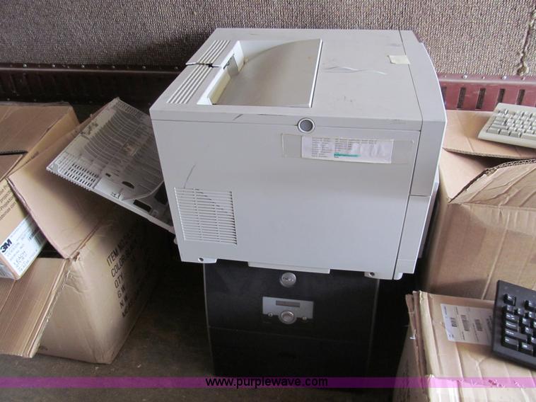 image for item AY9975 Assorted electronics