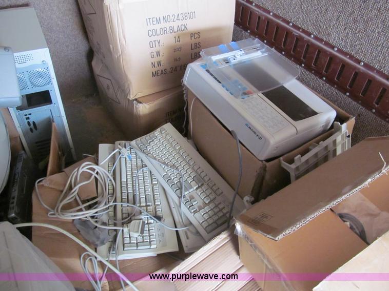 image for item AY9975 Assorted electronics