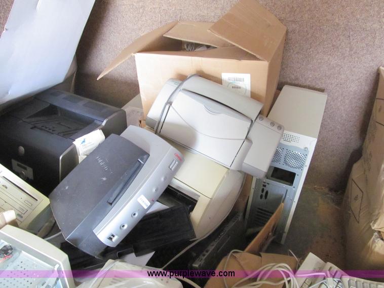 image for item AY9975 Assorted electronics