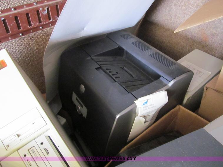 image for item AY9975 Assorted electronics