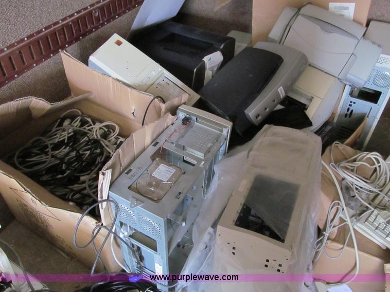 image for item AY9975 Assorted electronics