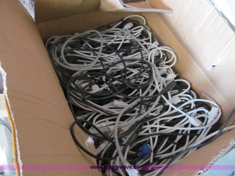 image for item AY9975 Assorted electronics