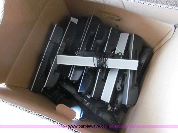 image for item AY9975 Assorted electronics