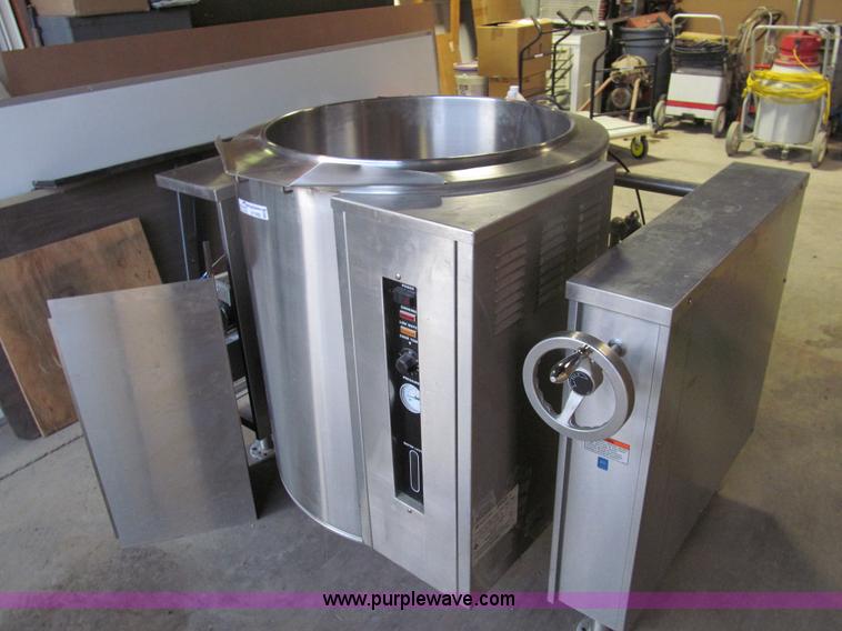 image for item AY9982 Market Forge FT-40GL commercial tilting kettle