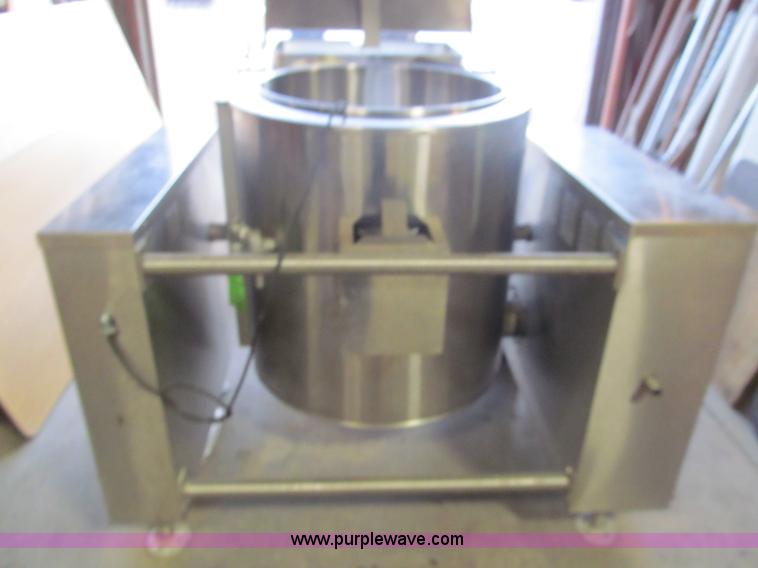 image for item AY9982 Market Forge FT-40GL commercial tilting kettle