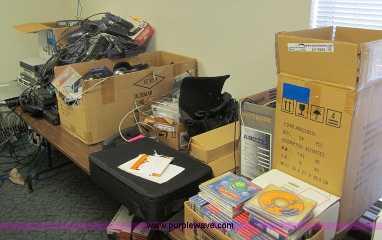 image for item AY9988 Assorted electronics