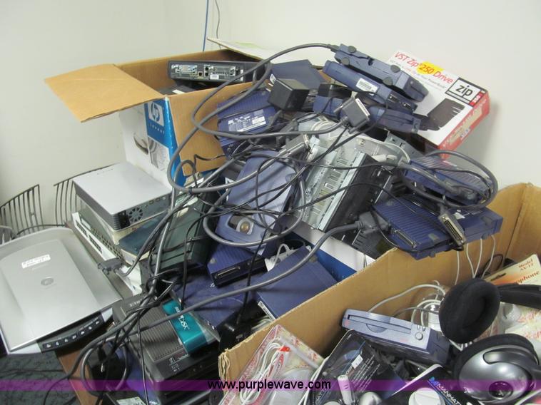 image for item AY9988 Assorted electronics