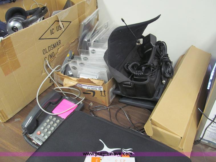 image for item AY9988 Assorted electronics