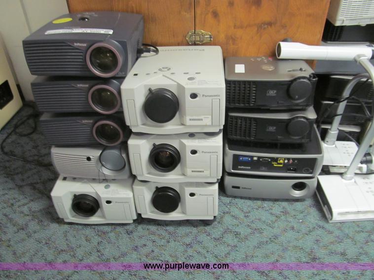 image for item AY9990 (40) assorted projectors
