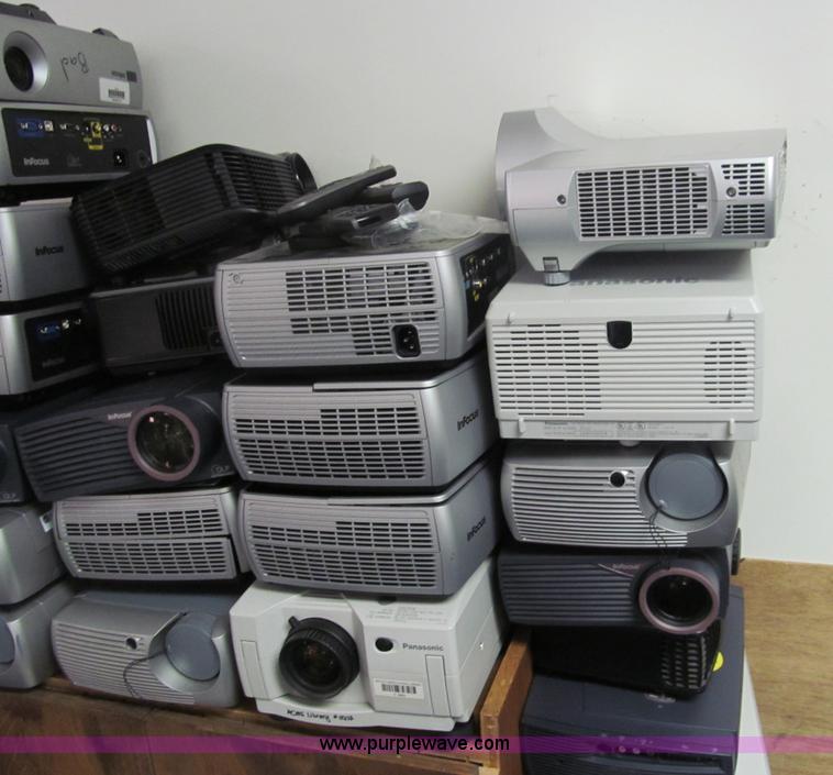 image for item AY9990 (40) assorted projectors