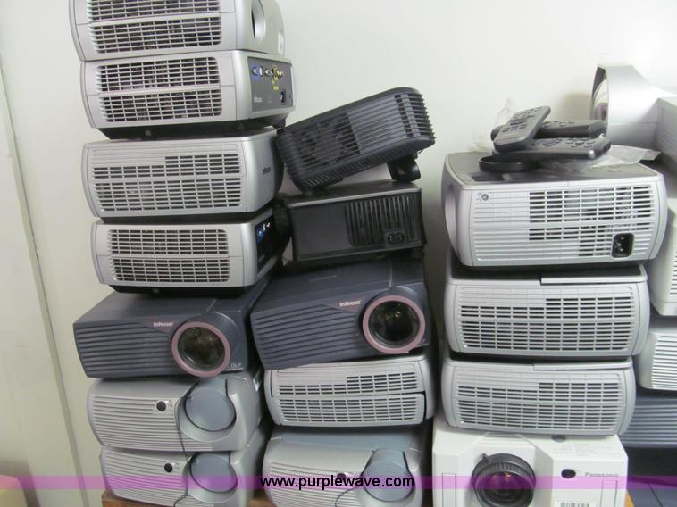 image for item AY9990 (40) assorted projectors