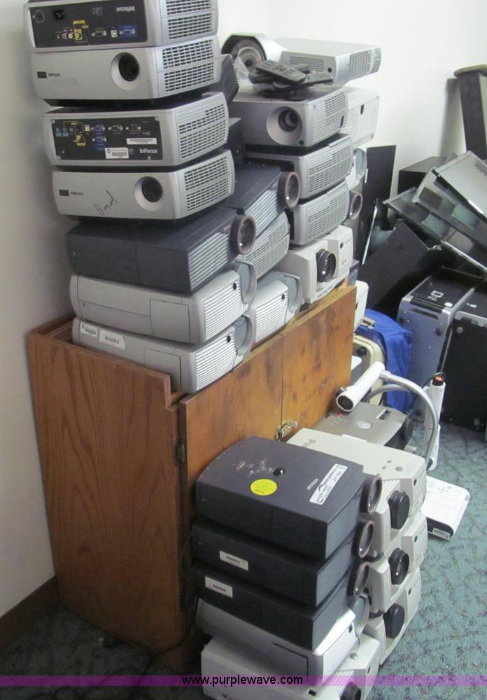 image for item AY9990 (40) assorted projectors