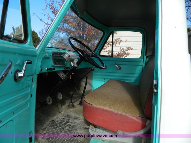 image for item AZ9019 1955 Ford F500 fire truck