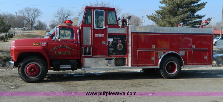 image for item D6085 1988 Ford F800 pumper fire truck