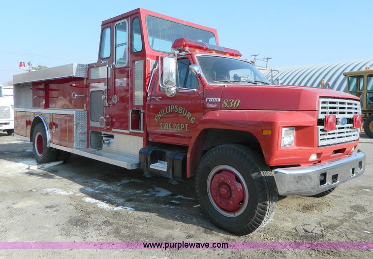 image for item D6085 1988 Ford F800 pumper fire truck