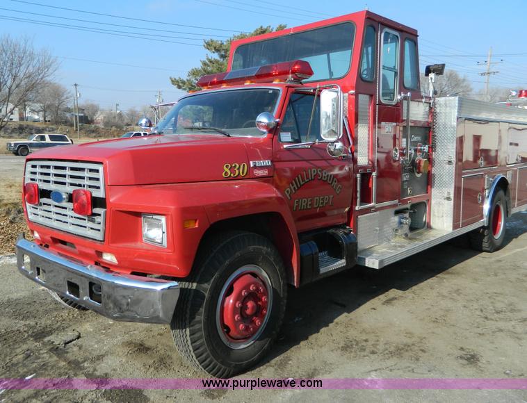 image for item D6085 1988 Ford F800 pumper fire truck