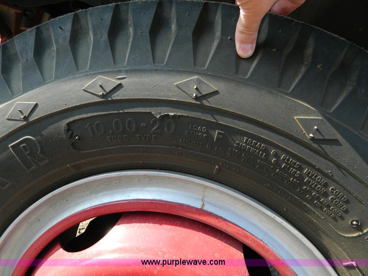 image for item D6085 1988 Ford F800 pumper fire truck