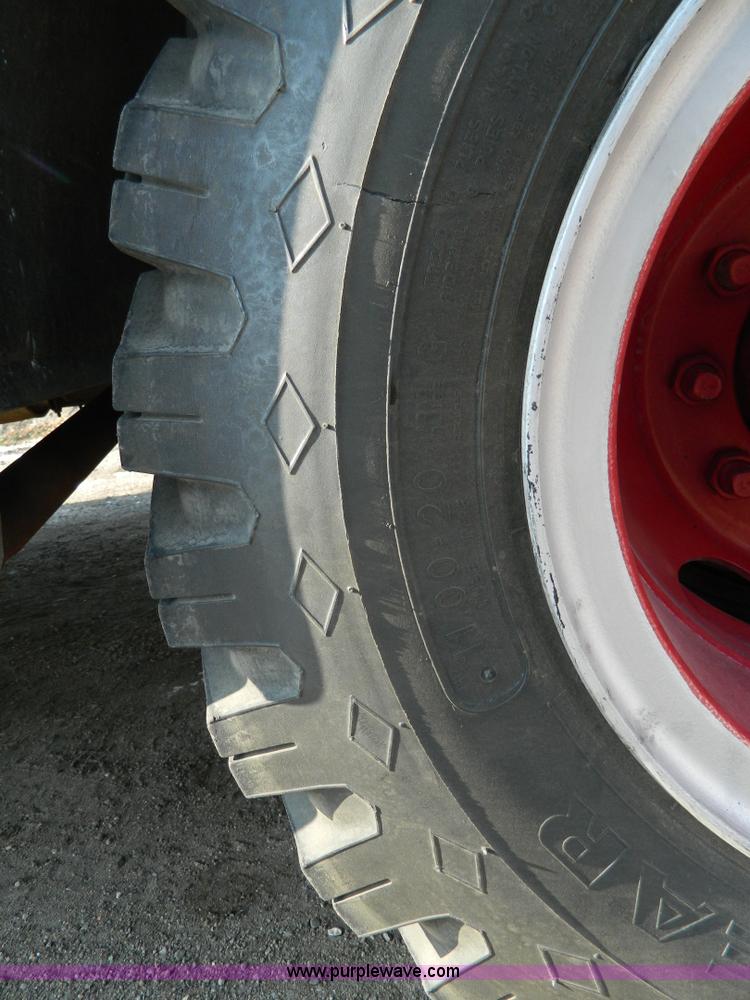 image for item D6085 1988 Ford F800 pumper fire truck