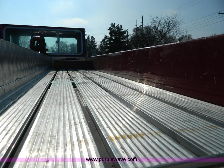 image for item D6085 1988 Ford F800 pumper fire truck