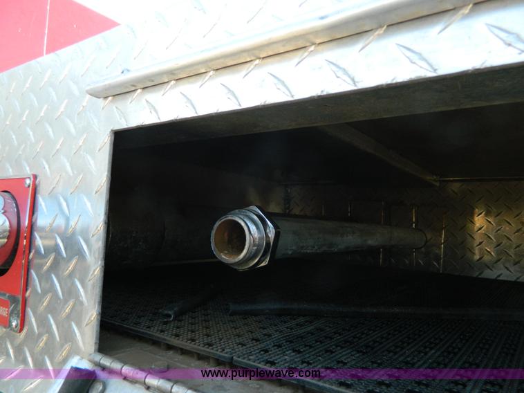 image for item D6085 1988 Ford F800 pumper fire truck