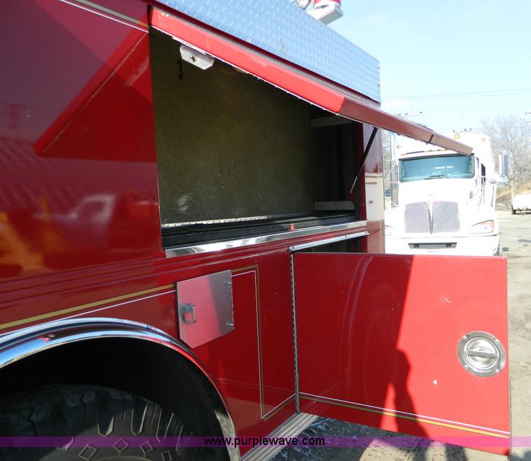 image for item D6085 1988 Ford F800 pumper fire truck