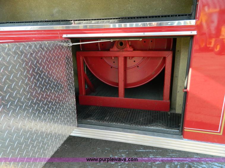 image for item D6085 1988 Ford F800 pumper fire truck