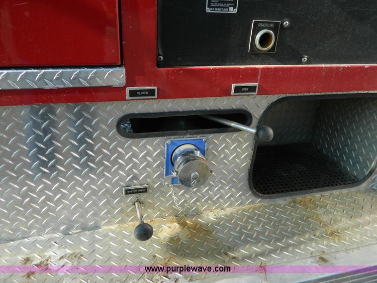 image for item D6085 1988 Ford F800 pumper fire truck