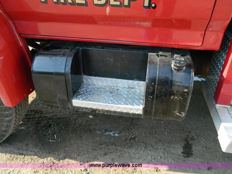 image for item D6085 1988 Ford F800 pumper fire truck