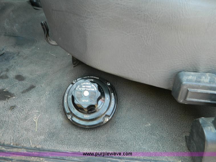 image for item D6085 1988 Ford F800 pumper fire truck