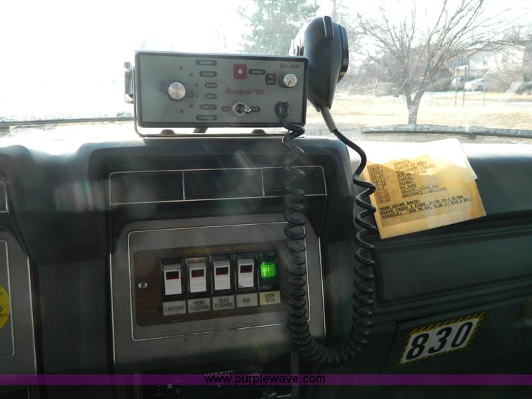 image for item D6085 1988 Ford F800 pumper fire truck