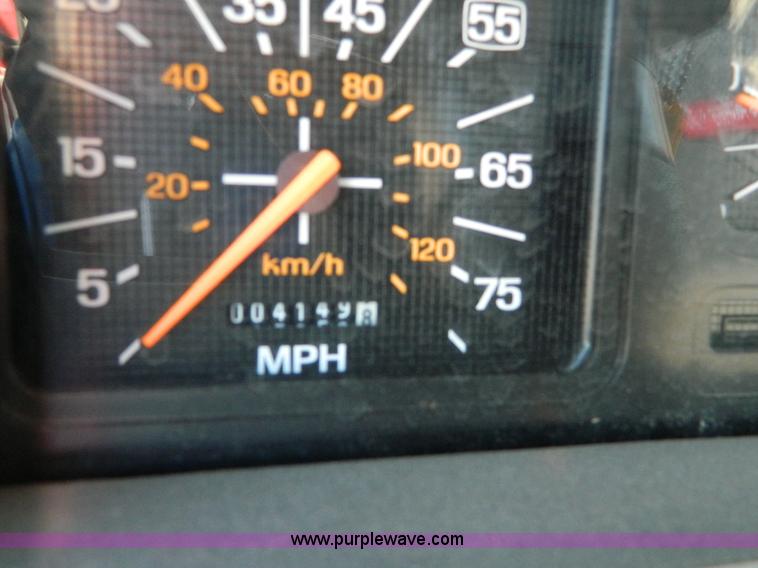 image for item D6085 1988 Ford F800 pumper fire truck