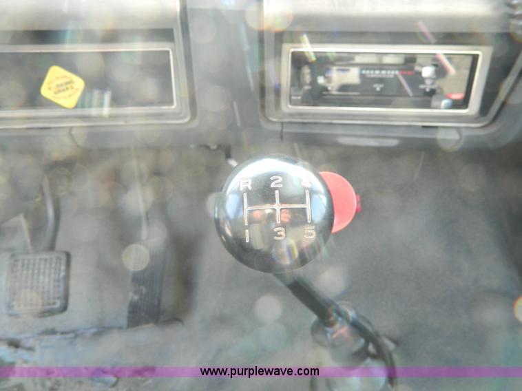 image for item D6085 1988 Ford F800 pumper fire truck