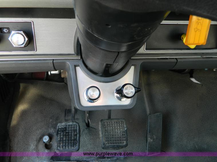 image for item D6085 1988 Ford F800 pumper fire truck