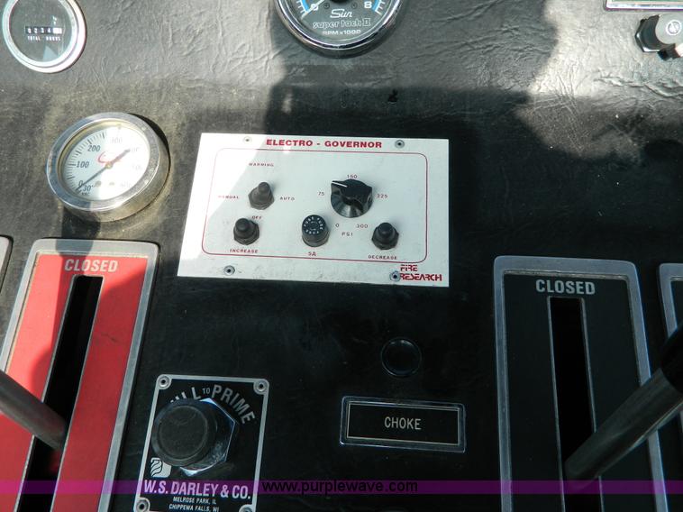 image for item D6085 1988 Ford F800 pumper fire truck