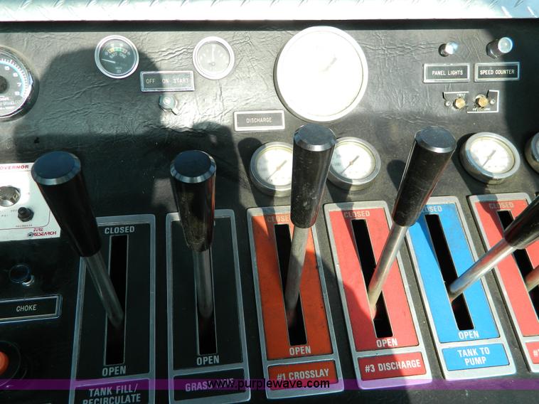 image for item D6085 1988 Ford F800 pumper fire truck