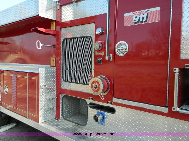 image for item D6085 1988 Ford F800 pumper fire truck