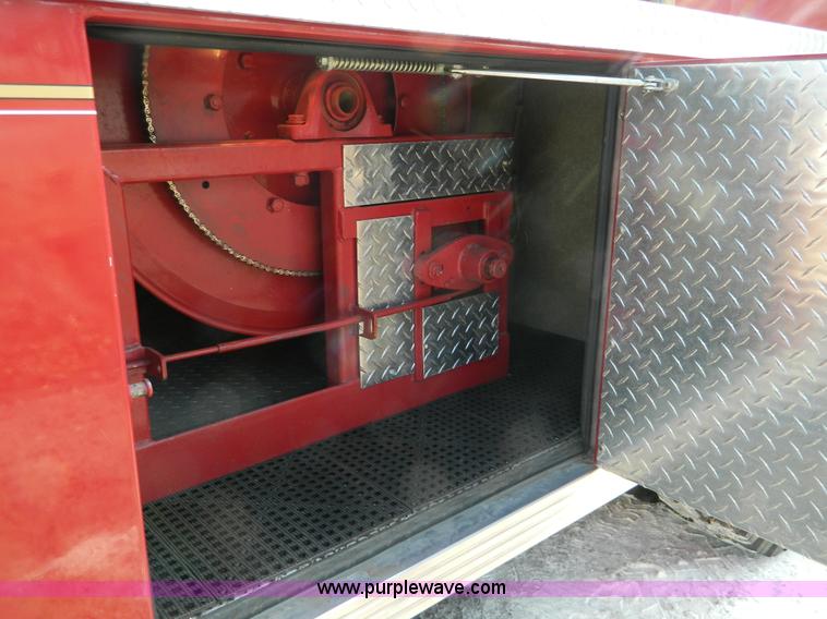image for item D6085 1988 Ford F800 pumper fire truck